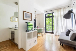 Homeby - Stylish Apartment with balcony